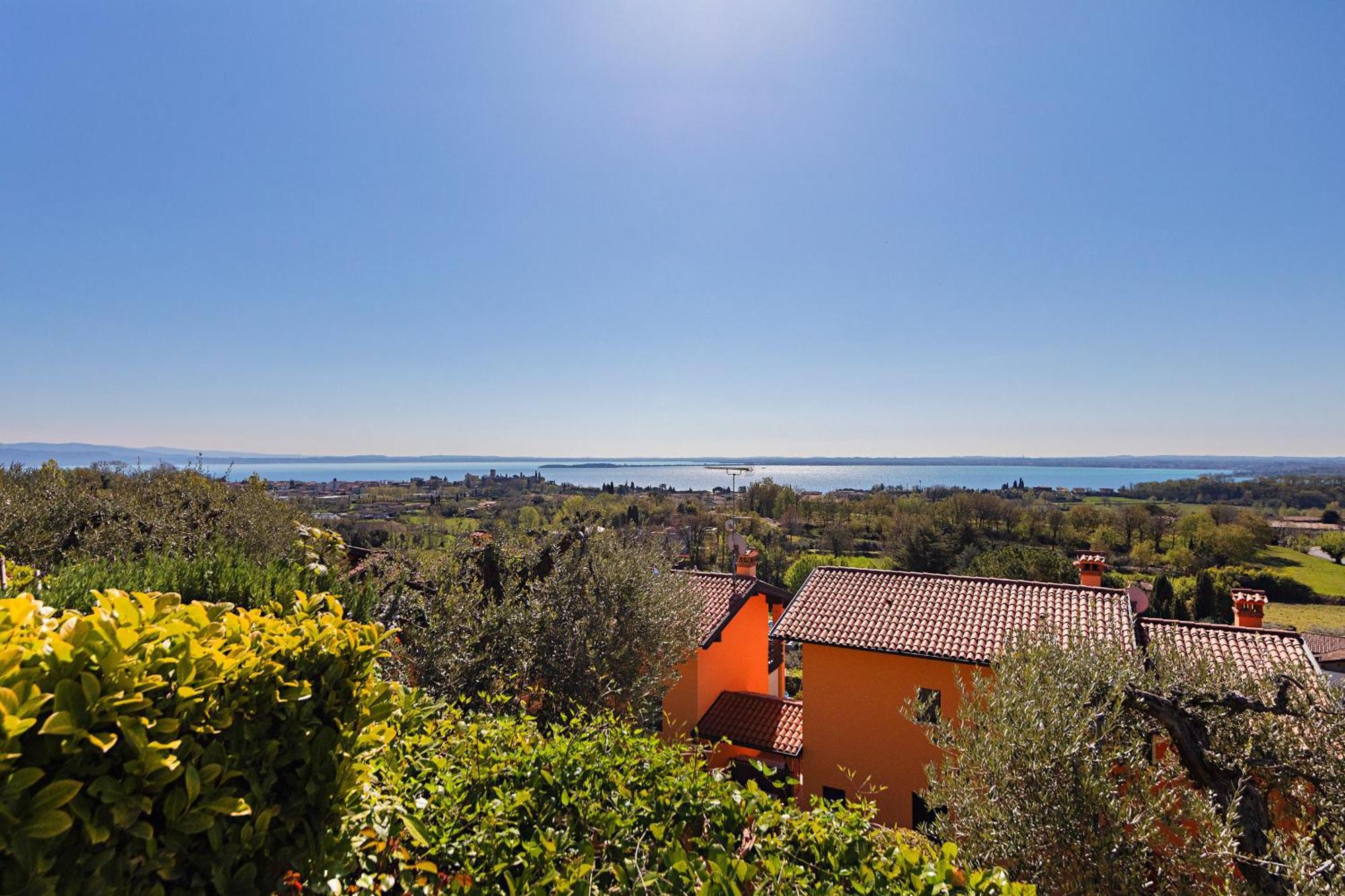 Residence Giardino 3 By Wonderful Italy ソイアーノ・デル・ラーゴ エクステリア 写真